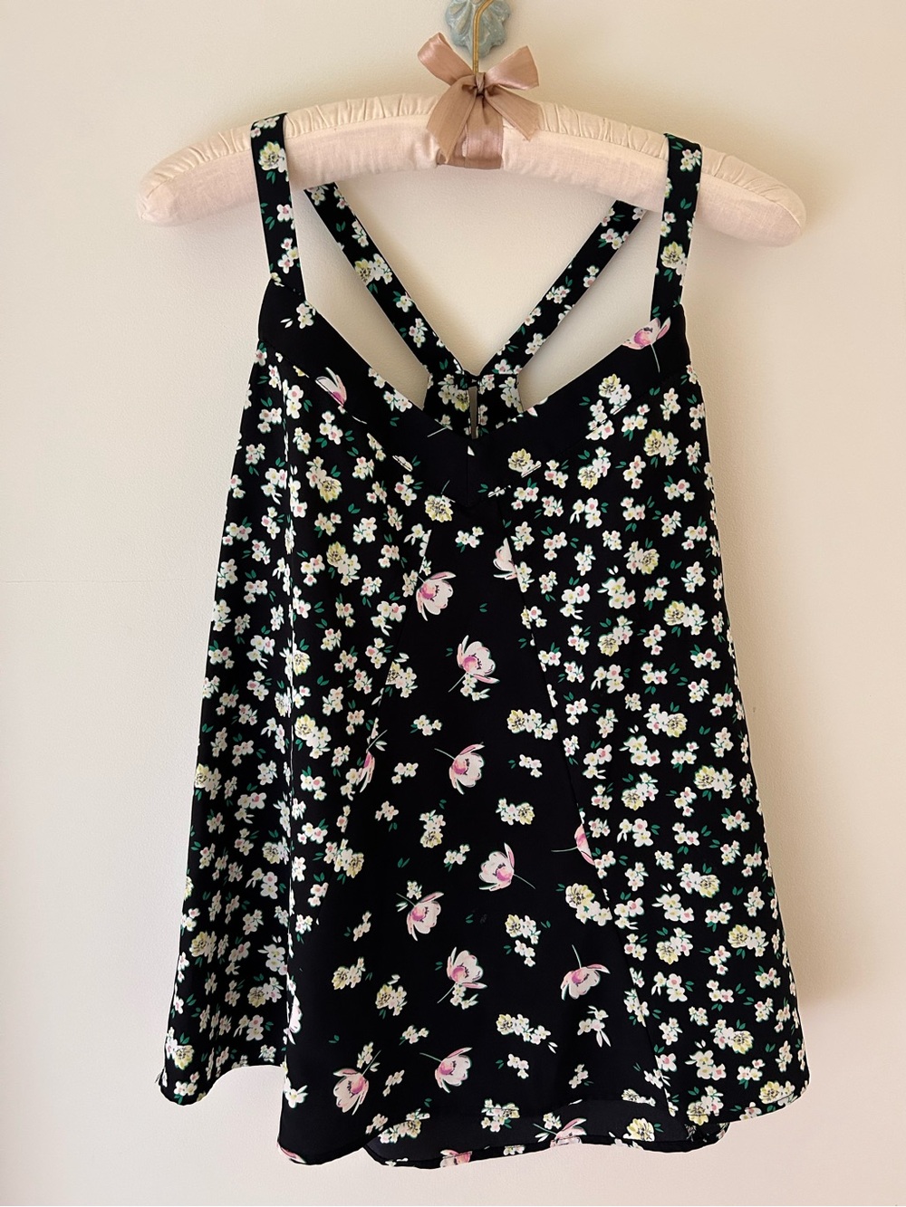 LC Lauren Conrad Floral Patchwork Racerback Blouse
Size: XS
EUC